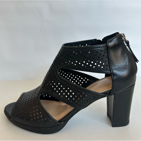 Bella Vita Leslie Perforated Gladiator Booties 7M - Picture 7 of 12